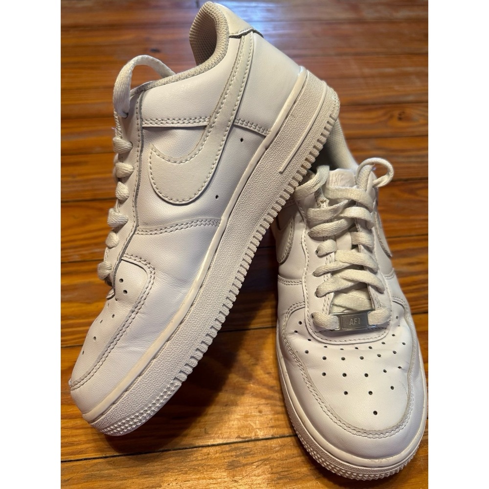 Nike Air Force 1 Triple White Women's Low Sneakers Size 6.5‎